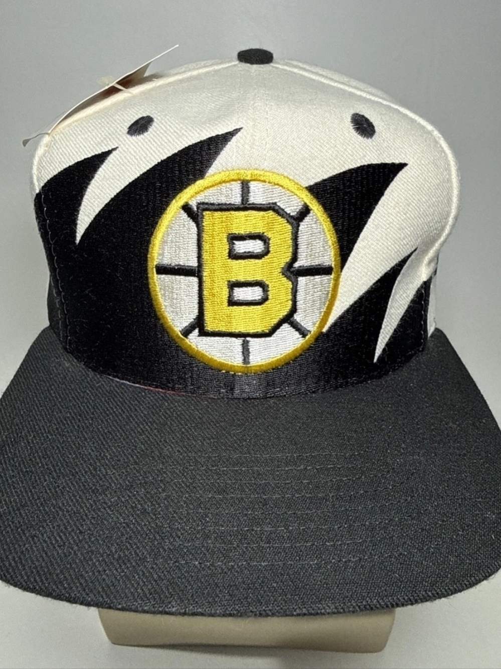 Vintage NHL Boston Bruins Logo Athletic SharkTooth SnapBack Hat RARE/NWT